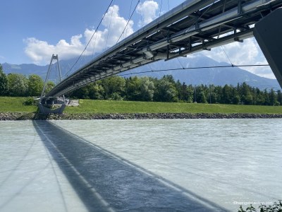 Abwasser-Haengebruecke-Rhein-Dampfbruecke